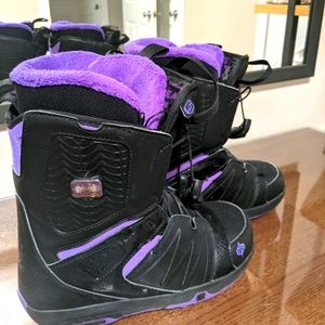 Snowboard boots